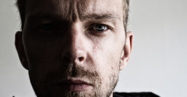7 Ways to Outsmart a Narcissist in Conversation